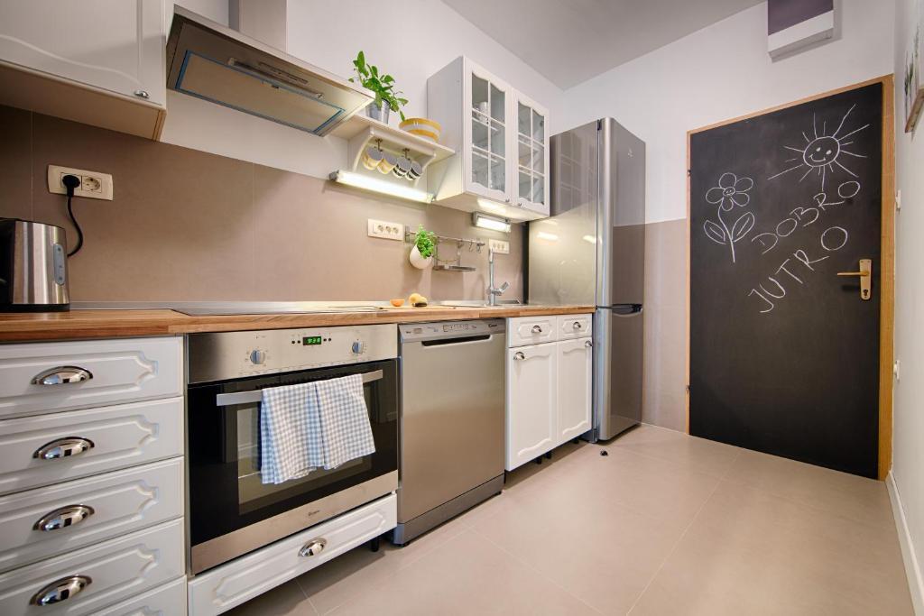 アパートメント ザンバルリン コミジャ 部屋 写真